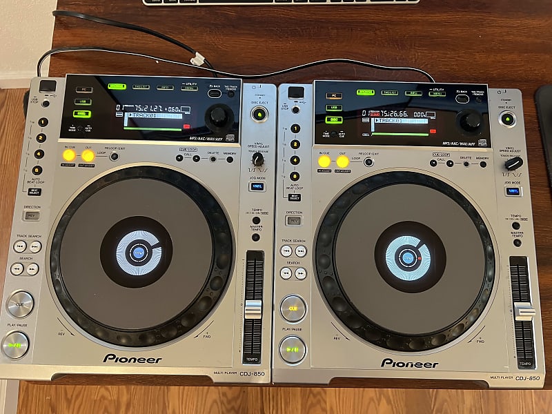 2x Pioneer CDJ-850 DJ Digital Media Player - Silver, Pair image 1