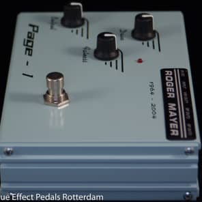 Roger Mayer Page - 1 ギターエフェクター 1964-2004 Roger Mayer Page 1 Classic Germanium Fuzz - Guitar Village