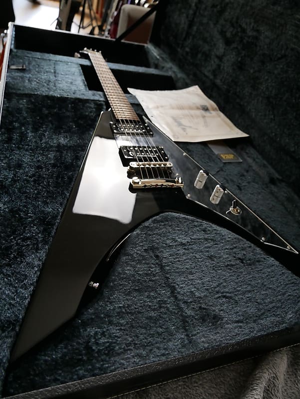 ESP Michael Amott Ninja Flying V Black 2006 + ESP case