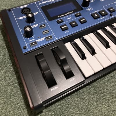 Novation MiniNova 37-Key 18-Voice Synthesizer 2012 - Present - Blue