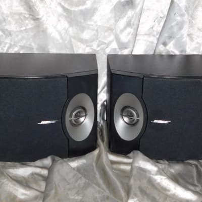 Bose 201V bookshelf speakers pair image 2