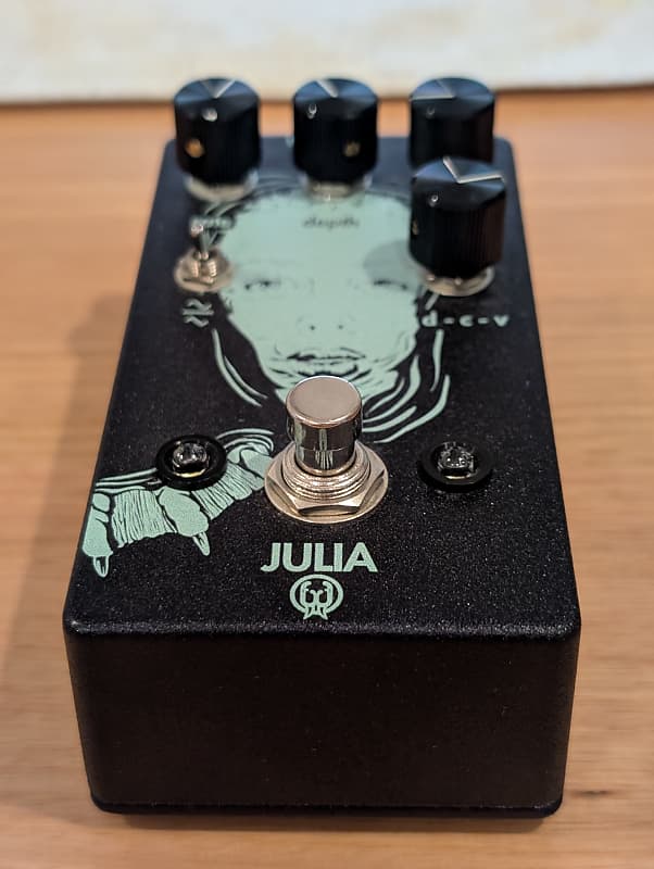 DEMOS IN THE DARK: WALRUS AUDIO JULIA V1 AND V2 // ANALOG