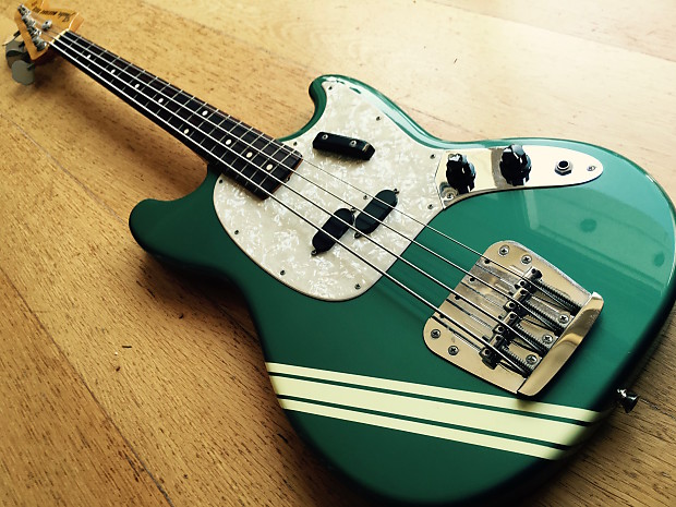 Fender mustang hot sale bass green