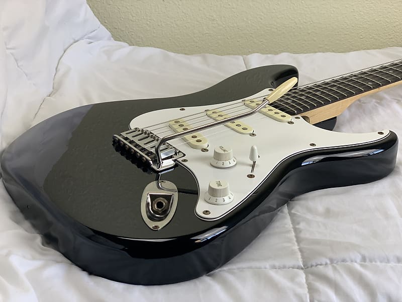 Fender Japan Stratocaster Short Scale STS-55R Fujigen