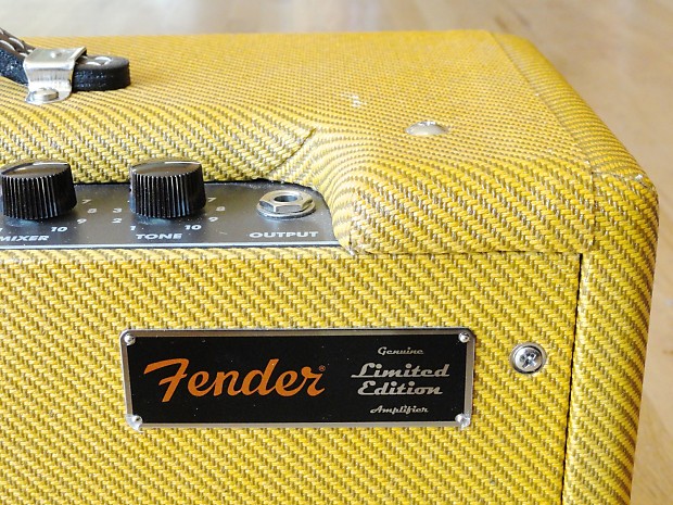 Fender '63 Tube Reverb Unit Tank Lacquered Tweed Near Mint w/ Footswitch