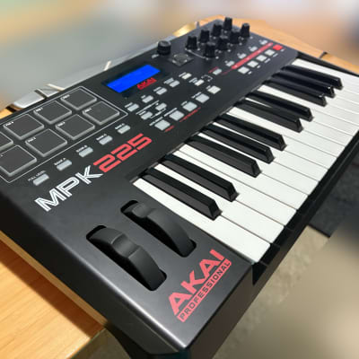 Akai MPK225 MIDI Keyboard Controller | Reverb