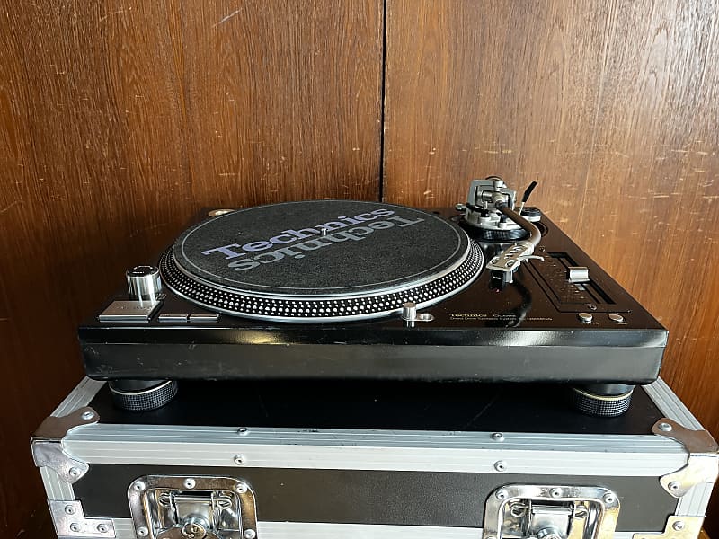 Technics SL-1200 MK5 PAIR Turntables Excellent condition +
