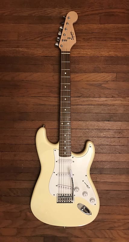 Squier Bullet Stratocaster Hardtail Electric Guitar 2001 Red