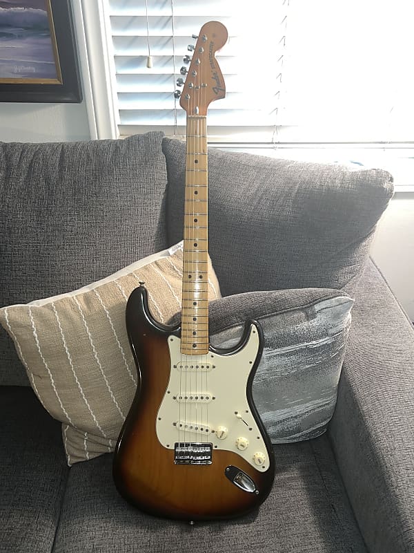 1973 Fender Stratocaster Hardtail Featherweight with 3-Bolt Neck, Maple Fretboard 1971 - 1977 - Sunburst image 1