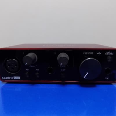 Focusrite Scarlett Solo Studio USB Audio Interface w/ Condenser Mic and Headphones image 2