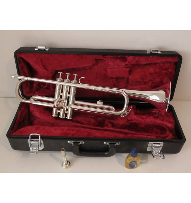 Yamaha YTR-1320 ES Silver Plated Bb Trumpet Outfit