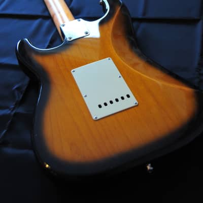 Fender Janpanese Stratocaster 1982 Gloss Tobacco Sunburst image 5