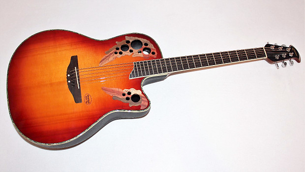 Ovation CC44S Celebrity Deluxe Acoustic-Electric Guitar w Ovation CC44S Celebrity Deluxe Acoustic-Electric Guitar w