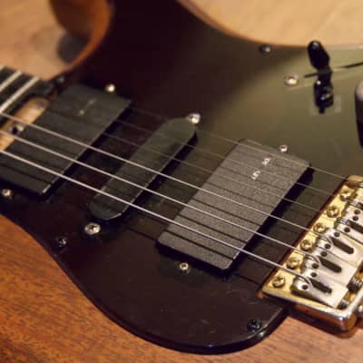 Vintage Japanese Basses: Levinson Blade B2 pearl White BASS
