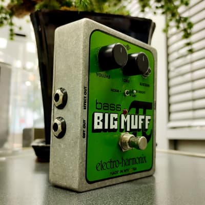Electro-Harmonix Bass Big Muff Pi Distortion / Sustainer 2008 - Present - Green image 3