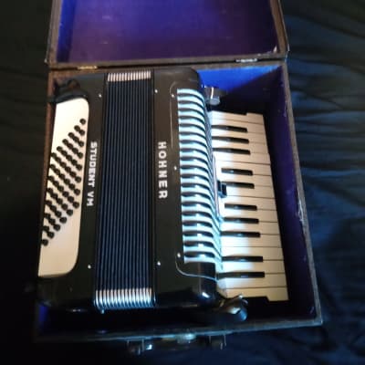 Hohner Student 72 Piano Accordion, 72-bass, with Hard case | Reverb