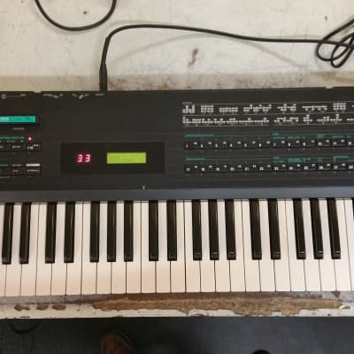 YAMAHA DX7s, Synthétiseur à synthése FM, Programmable, 1987.