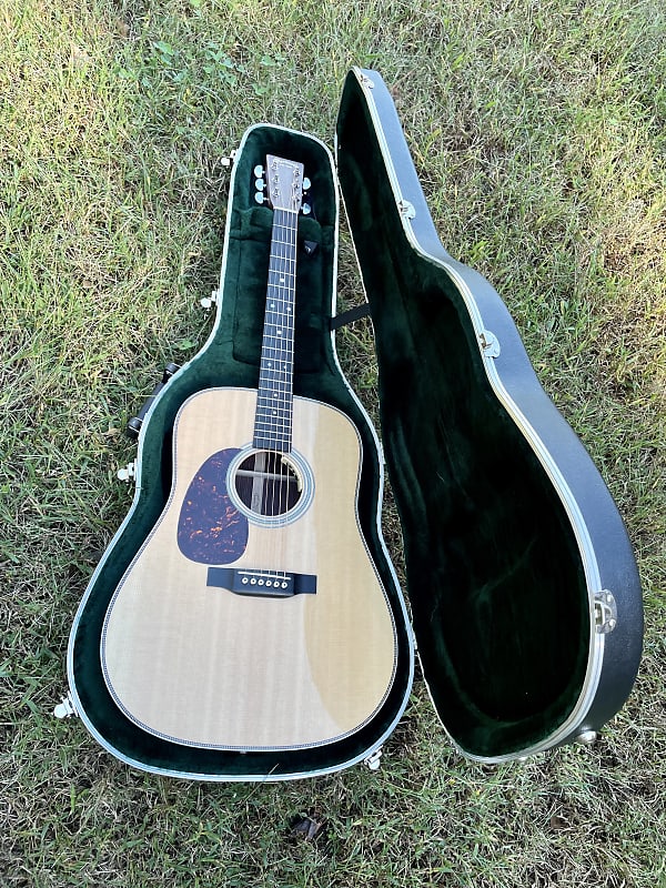 Martin  HD-28 Electric/Acoustic image 1