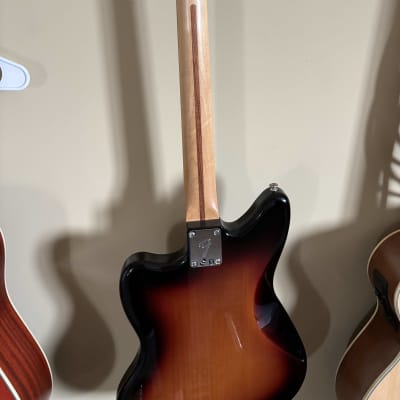 Fender Player Jaguar HS with Pau Ferro Fretboard 2018 - Present - 3-Color Sunburst image 2