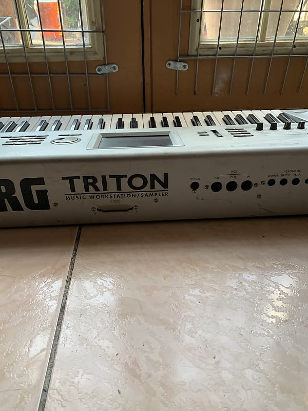 Korg Triton 61-Key 62-Voice Polyphonic Workstation (1999 - 2000