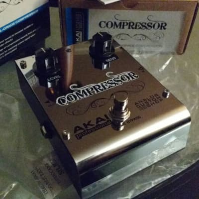Akai Professional Compressor  Chrome image 1