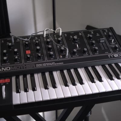 FUTURE RETRO REVOLUTION R2 ベースマシン TB-303 Future Retro