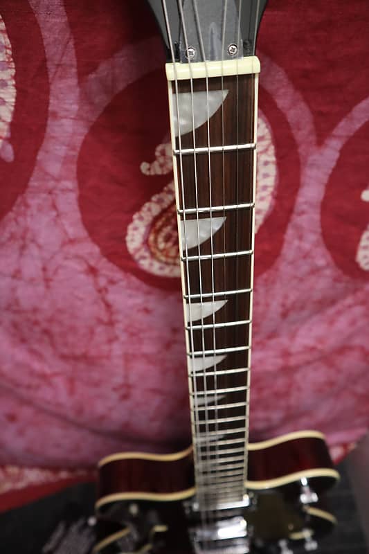 Eastwood Classic 6 Deluxe Semi-Hollow Guitar