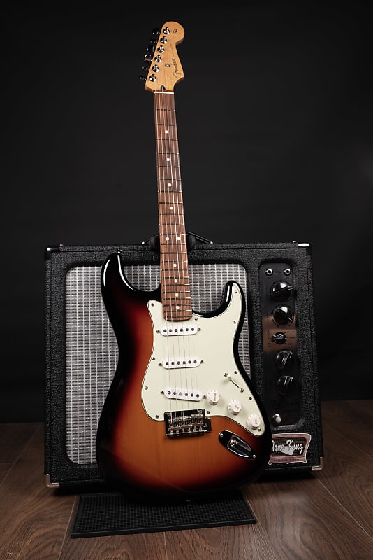 2021 Fender Mexico Player Series Stratocaster - in 3 Tone Sunburst