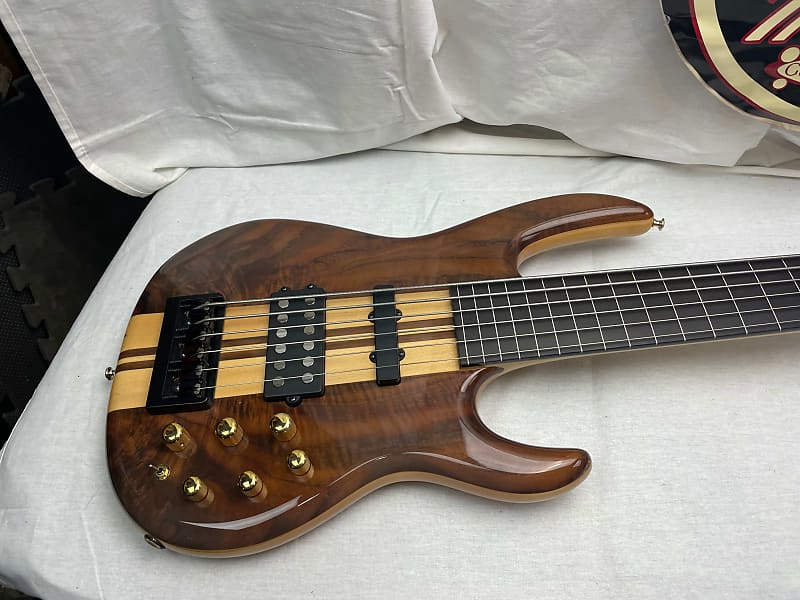 Carvin LB76F LB-76F Fretless 6-string Bass with Piezo + Case | Reverb