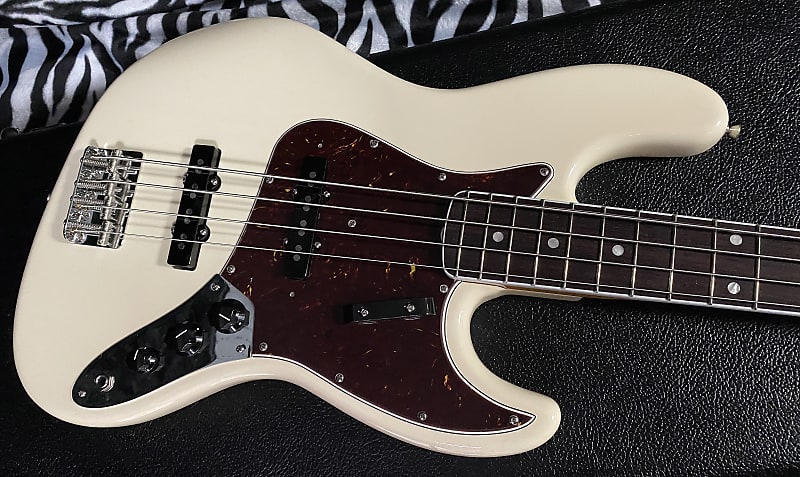 UNPLAYED ! 2023 American Vintage II 1966 Jazz Bass - Olympic White - Authorized Dealer - SAVE BIG! Only 9.1lbs image 1