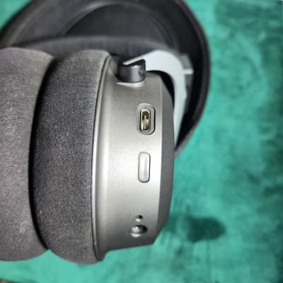 Beyerdynamic Amiron Wireless Bluetooth Headphones Closed-back image 8