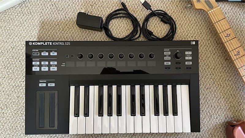 Native Instruments Komplete Kontrol S25 2010s - Black, NATIVE