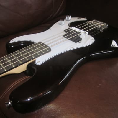 Jay Turser 3/4 4-String Black Electric P-Bass JTB-40-TBK-A image 7