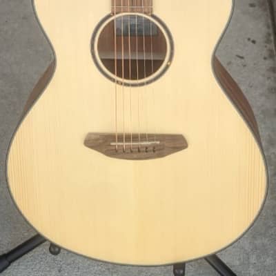 Breedlove ECO Discovery S Concert Spruce Top Acoustic Guitar Model DSCN01EUAM for sale