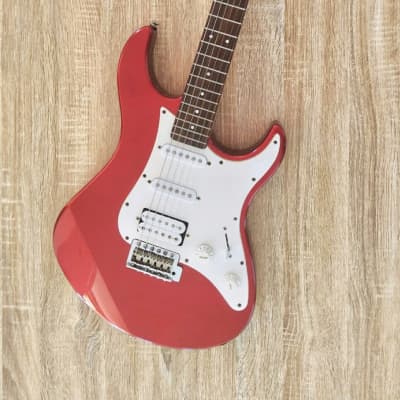 Yamaha PAC112J Pacifica Series HSS Electric Guitar Red w/ Rosewood