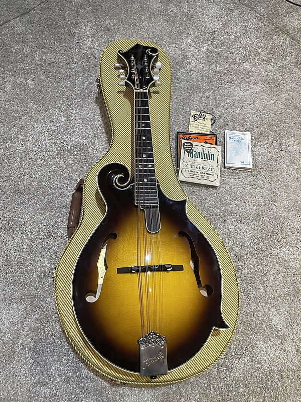 1999 Kentucky KM-675 Mandolin (Scooped Fingerboard)