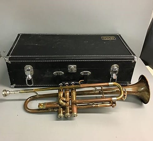 King Cleveland 600 Bb Trumpet, USA, Brass with Case, poor but playable condition image 1