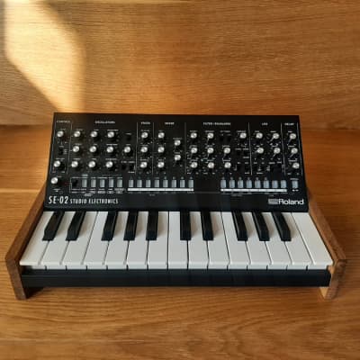 Roland Boutique SE-02 アナログシンセサイザー