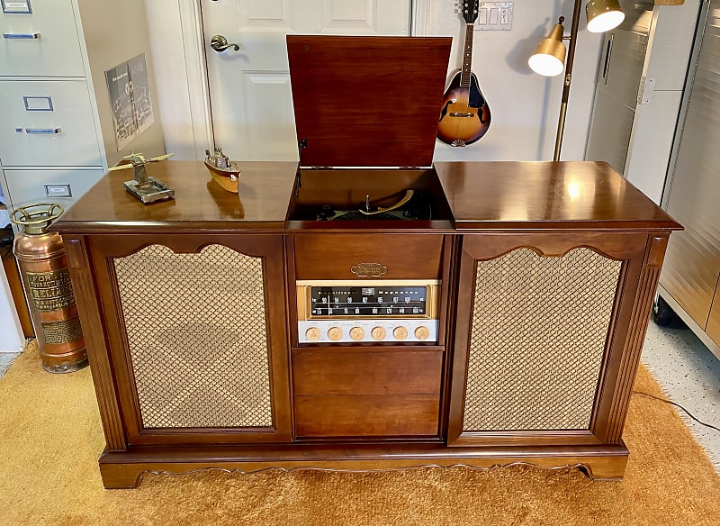 Concert Grand 1ST800F French Provincial Radio Magnavox Co