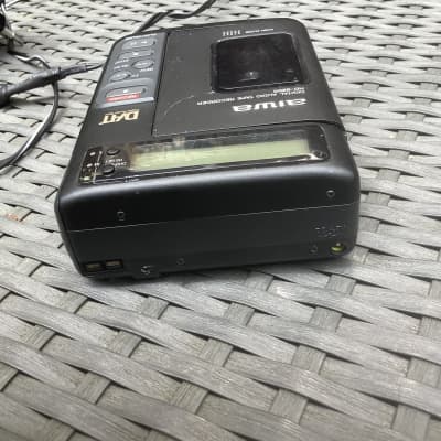 Aiwa Digital audio tape / DAT /. HD - S200 / portable walkman