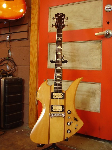 ARIA Pro2 MK-1600 Mockingbird モッキンバード - エレキギター