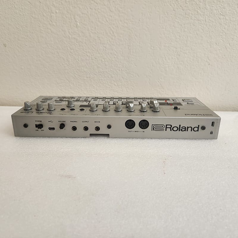 Roland TB-03 boutique Bass Line Synthesizer TB-303 sound