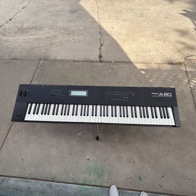 Roland XP-80 76-Key 64-Voice Music Workstation Keyboard 1999 - 2004 - Black