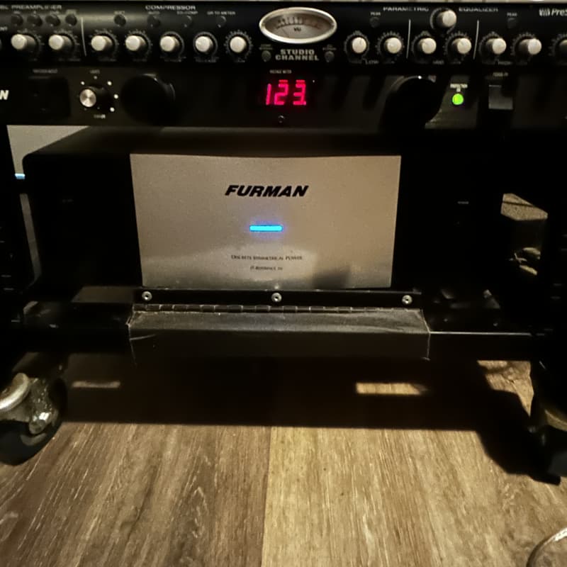 ENTIRE Furman Headphone Distribution System HDS-16 SIX HRM-16