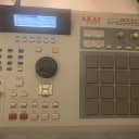 Akai MPC2000XL THE ORIGINAL EXPANDED with 8 outs excellent conditions