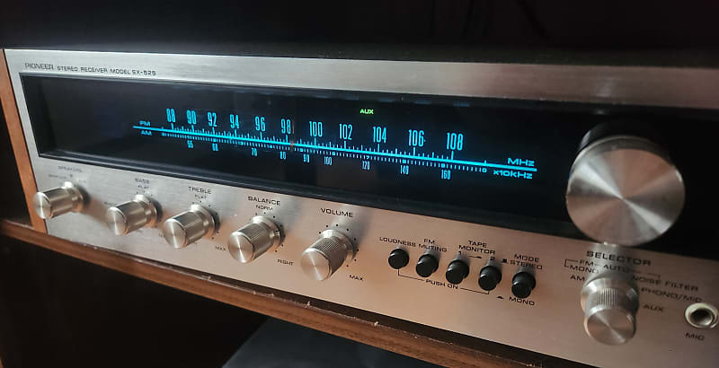 Pioneer SX-525 17-Watt Receiver + matched speakers 1972 - 1974  			