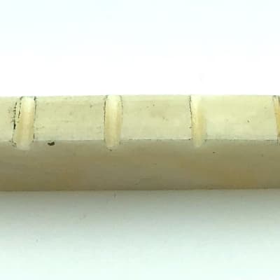 Gibson / Acoustic Style Bone Nut Natural image 3