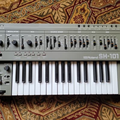 *IMMACULATE* ROLAND SH-101 - w/ original manual and power supply. Mint condition