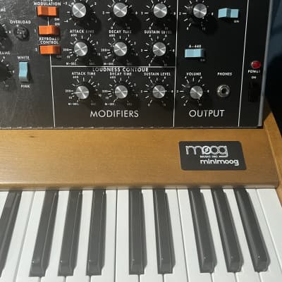Moog Minimoog Model D Reissue 44-Key Monophonic Synthesizer (2016) 2016 - 2017 - Black / Wood image 2