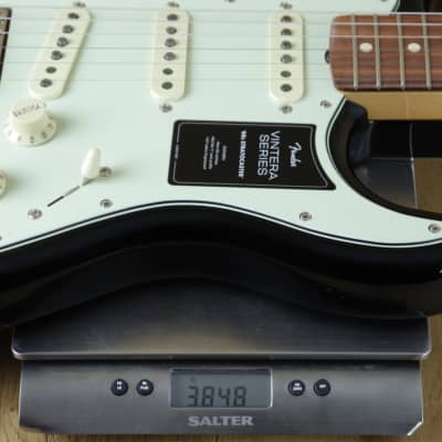 Fender Vintera '60s Stratocaster Pau Ferro 3 Colour Sunburst MX21212298 image 3